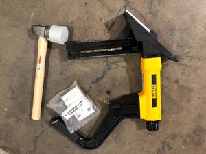 DEWALT 2-in-1 Pneumatic 15.5-Gauge and 16-Gauge Flooring Tool  Customer Returns See Pictures