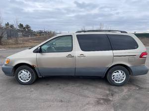 2001 Toyota Sienna LE