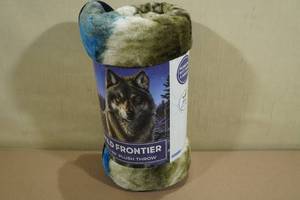 lot 40 image: Wild Frontier Plush Throw 50x60