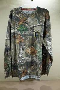 lot 50 image: Realtree Mens Scent Control Long Sleeve Shirt -XL