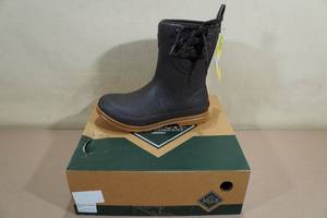 lot 95 image: Womens Mucks Originals Pull-On Mid Boots -Size 6