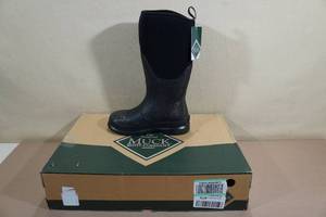 lot 104 image: Muck Boots Womens Chore Classic Tall Boots -Size 5