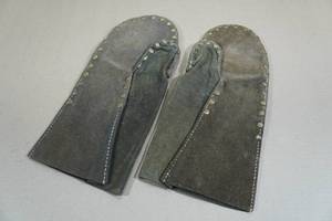 lot 159 image: Antique US Military Issue Leather Mitts