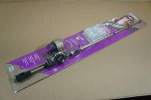 lot 174 image: NEW Trait Womens 28 Piece Spincast Fishing Rod Kit
