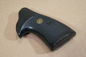 lot 3 image: Pachmyr Grip for Smith & Wesson K-Frame Revolver