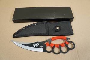lot 15 image: Fantasy Master Knuckle Saver Cobra Knife