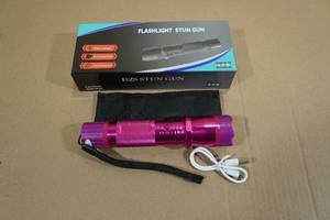lot 25 image: Flashlight Stun Gun -Pink