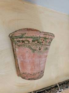 lot 468 image: Terracotta Wall Pocket Sconce Planters, set of 4