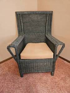 lot 303 image: Bar Harbor Vintage Wicker Armchair