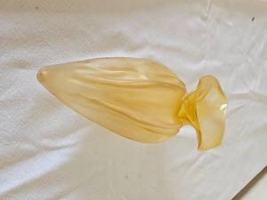 lot 32 image: Stunning Fine Studio Art Glass Vase Sculpture