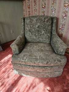 lot 321 image: Vintage Floral Upholstery Armchair