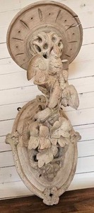 lot 133 image: Ornate Cardinal Carving Architectural Wall Pedestal Sconce