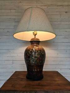 lot 134 image: Vintage Floral Ginger Gar Lamp