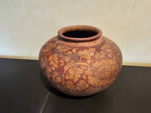 lot 138 image: Ceramic Urn Vase