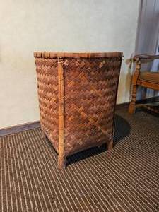 lot 140 image: Large Weave Footed Laundry Basket