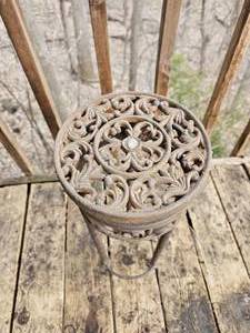 lot 160 image: Wrought Iron Scrolled Plant Pedestal