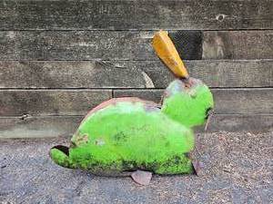 lot 170 image: Metal Yard Art Bunny