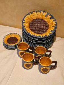 lot 401A image: Cute Sunflower Pattern Breakfast Set