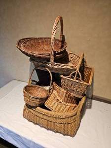 lot 407 image: Bundle of Dcor Baskets Group A
