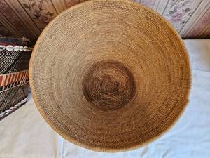 lot 424 image: Fine Weave Decor Baskets  African Shell  Sweet Grass