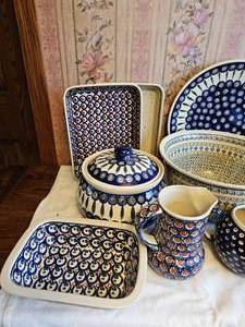 lot 37 image: Huge Collection of Polish Stoneware Serving Ware, Mixing & Bakeware