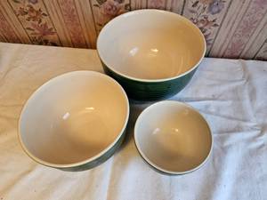 lot 254 image: Emily Henry Stoneware Mixing Bowls