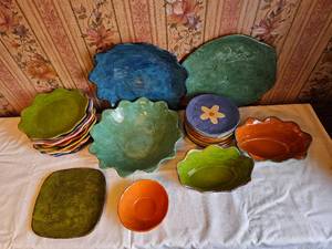lot 255 image: R. Wood Studio Serving Ware Georgia Clay Pottery