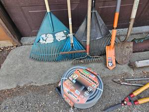 lot 460 image: Spring Yard Warrior Tool Bundle