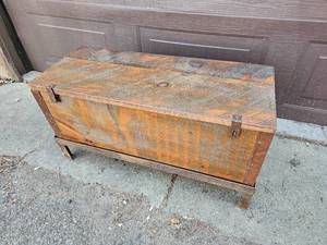 lot 431 image: Primitive Storage Trunk