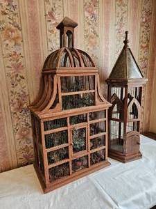 lot 259 image: Wooden Dcor Birdcages set