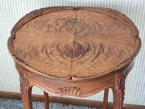 lot 499 image: Stunning Vintage Carved Accent Table