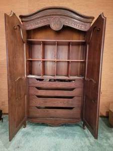 lot 14 image: Gorgeous Vintage Carved Mahogany Armoir