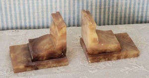 lot 485 image: Vintage Polished Quartz Stone Bookends