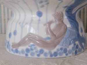 lot 89 image: Magnificent Vintage Lladro Fine Spanish Porcelain Centerpiece - Pans Repose