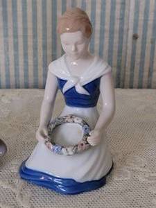 lot 87D image: Vintage Bing & Grondahl Fine Danish Porcelain Figures (3) - Garden Girls