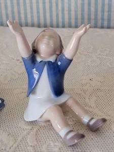 lot 87A image: Vintage Bing & Grondahl Fine Danish Porcelain Figures (2) - Curious Children