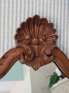 lot 113 image: Stunning Antique Carved Mirror with Scallop Shell Motif