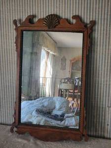 lot 500 image: Carved Shell Crested Mahogany Wall Mirror