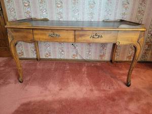 lot 86 image: Majestic Carved Vintage Writing Desk with Leather Surface