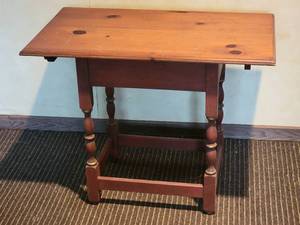lot 359 image: Warm Vintage Farmhouse Accent Table