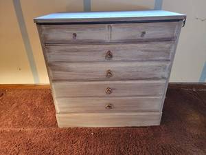 lot 506 image: Soft Contemporary Pickled 4 Drawer Dresser