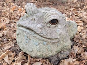 lot 56 image: Magical Concrete Garden Frog Sculpture