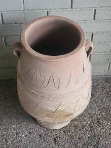 lot 72 image: Vintage Hand Sculpted Terra Cotta Garden Planter