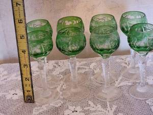 lot 265 image: Vintage Emerald Cut Glass Apertif Glasses (8)