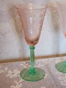 lot 263 image: Vintage Mid-Century Etched Flute Glass Pair - Pink & Green