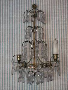 lot 262 image: Glistening Vintage Crystal Pendant Sconce Pair