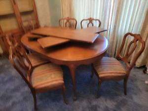 lot 46 image: Vintage Drexel Classic Carved Hardwood Dining Set
