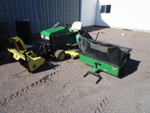John Deere 425 Lawn Tractor