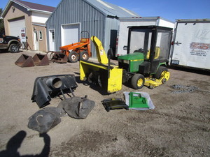 John Deere 445 Lawn Tractor