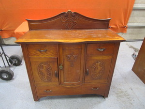 Hutch 28x48x51